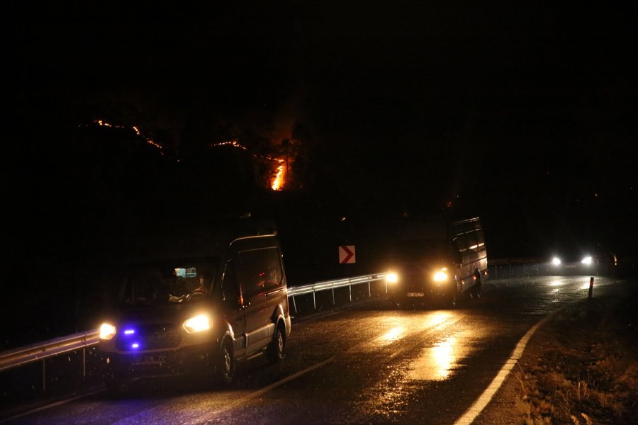 Güncelleme 6 - Mersin'de Çıkan Orman Yangınına Müdahale Ediliyor