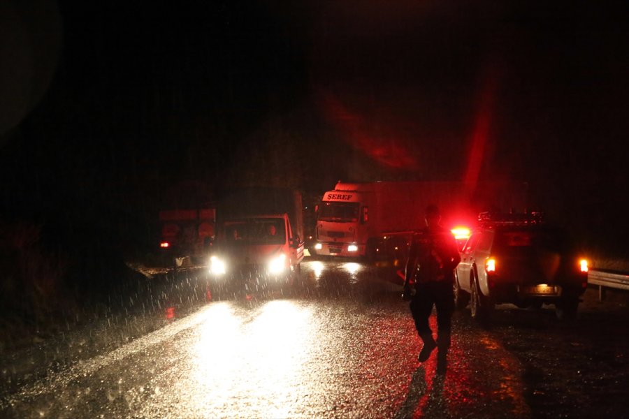 Güncelleme 6 - Mersin'de Çıkan Orman Yangınına Müdahale Ediliyor