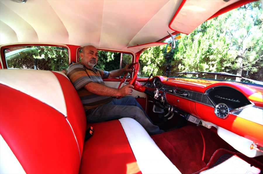 Tutkunu Olduğu Klasik Otomobilleri Hurdadan Alıp Eski İhtişamına Kavuşturuyor