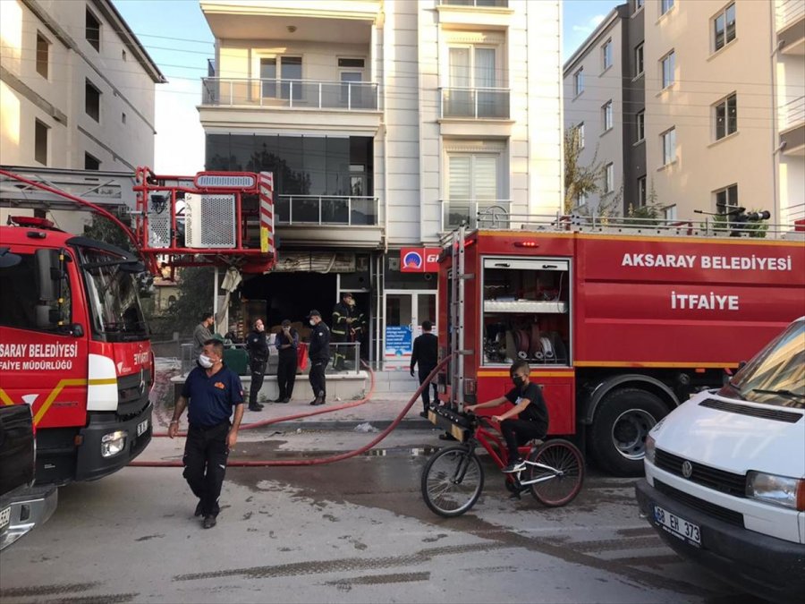 Aksaray'da Mobilya Mağazasında Yangın Çıktı: 1 Yaralı