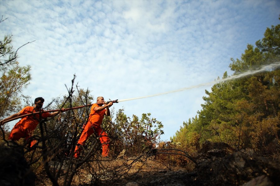 Anamur'daki Orman Yangını Bölgesinde Soğutma Çalışmaları Sürüyor