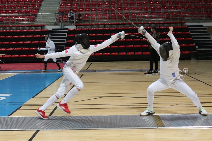 Eskrimde 10-12-14 Yaş Altı Epe Açık Turnuvası, Konya'da Başladı