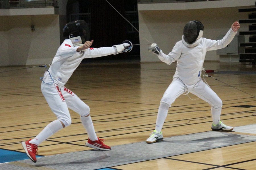 Eskrimde 10-12-14 Yaş Altı Epe Açık Turnuvası, Konya'da Başladı