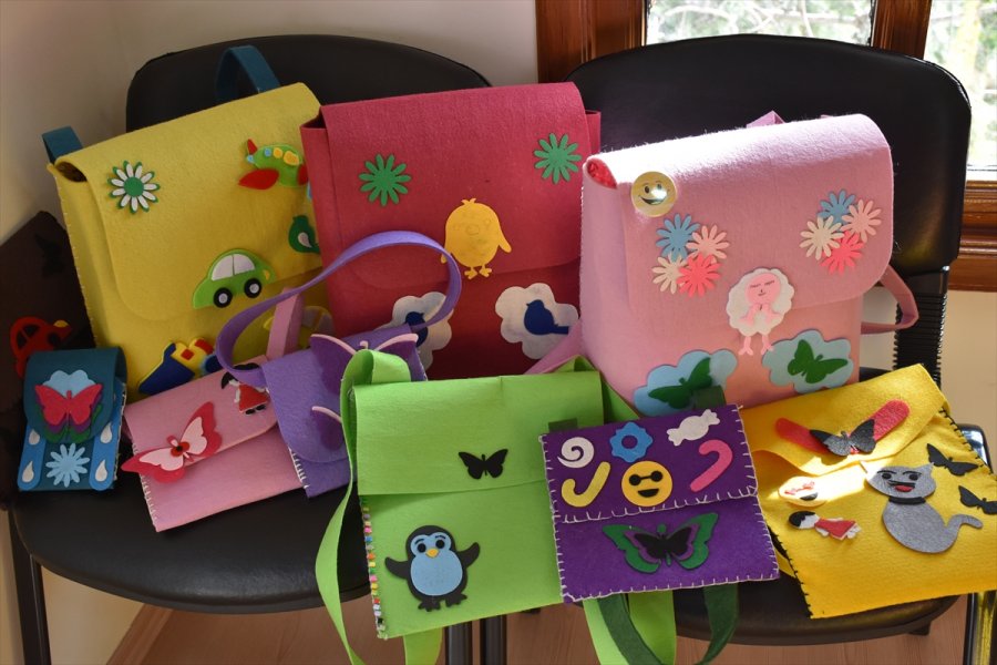 Gönüllülerin Tasarladığı Çantalar Sığınmacı Ailelerin Çocuklarına Hediye Edilecek