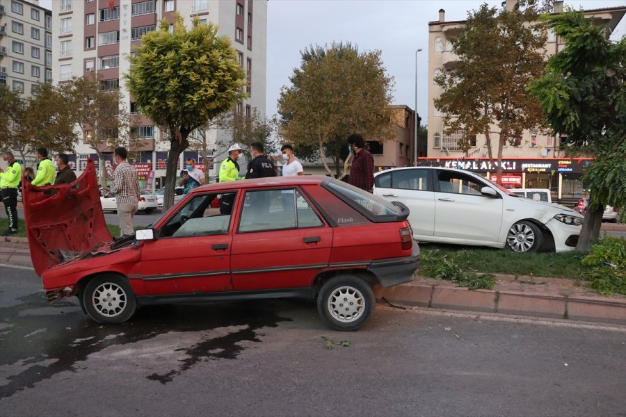 Kayseri'de Trafik Kazası: 4 Yaralı