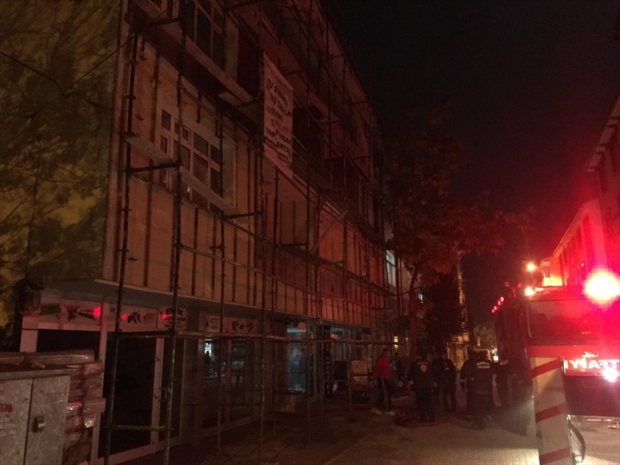 Kulu'da 4 Katlı Binadaki Bir Dairede Çıkan Yangın Hasara Neden Oldu