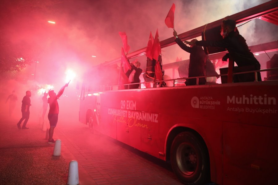 Antalya'da 29 Ekim Cumhuriyet Bayramı Coşkusu