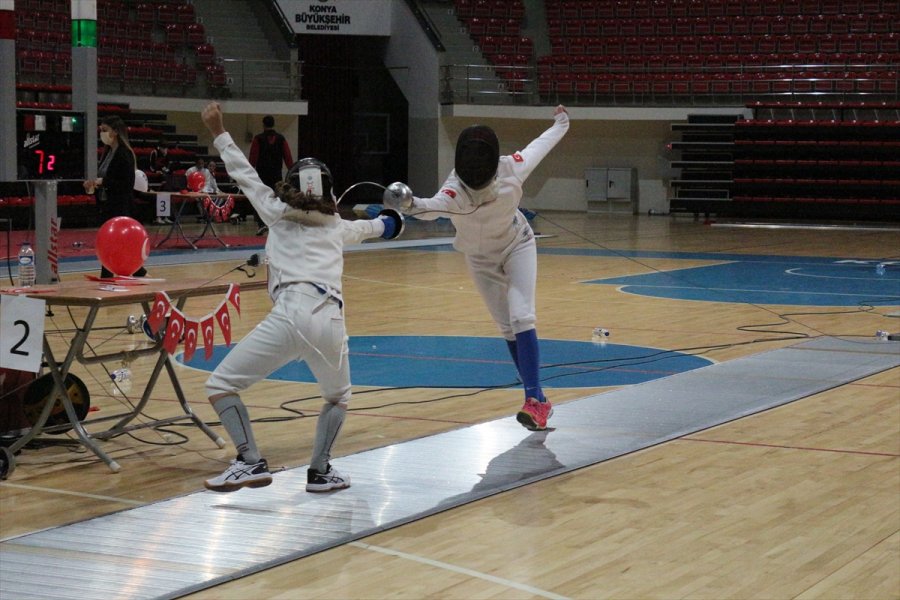 Eskrimde 10-12-14 Yaş Altı Epe Açık Turnuvası, Konya'da Devam Ediyor