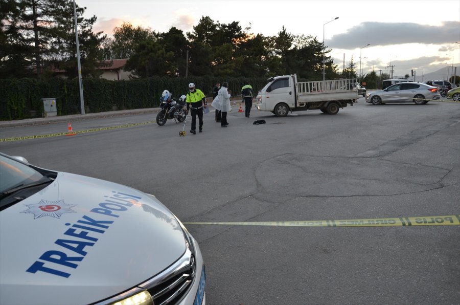 Karaman'da Hafif Ticari Aracın Çarptığı Yaya Ağır Yaralandı