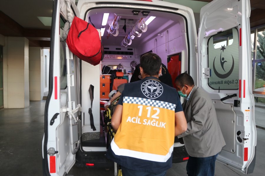 Karaman'da Hafif Ticari Aracın Çarptığı Yaya Ağır Yaralandı