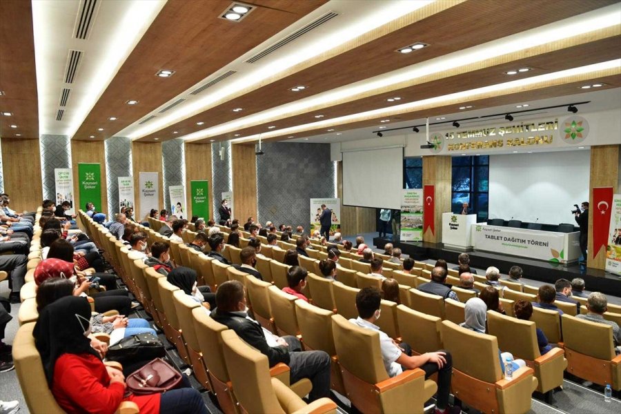 Kayseri'de 1000 Çiftçi Çocuğuna Tablet Hediye Edildi