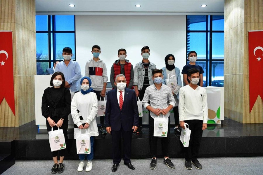 Kayseri'de 1000 Çiftçi Çocuğuna Tablet Hediye Edildi