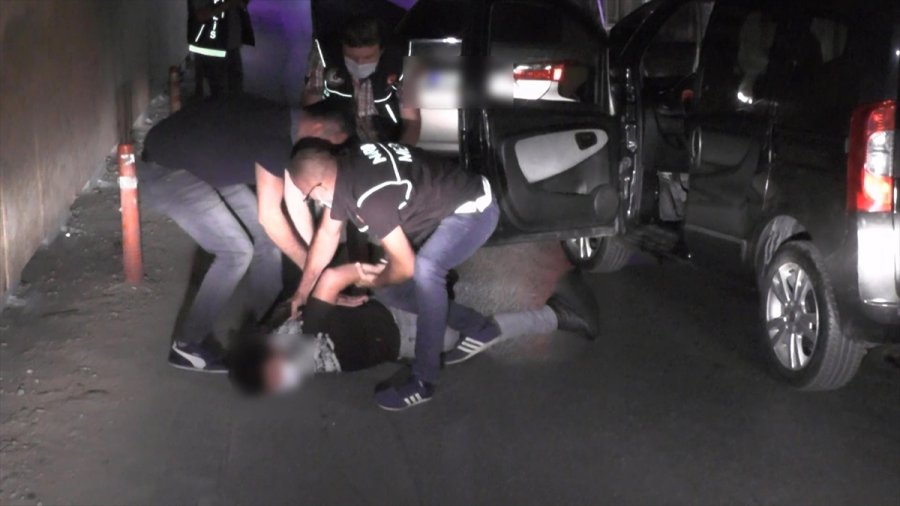 Mersin'de Polisin Adım Adım İzlediği Araçtan 55,5 Kilogram Eroin Çıktı