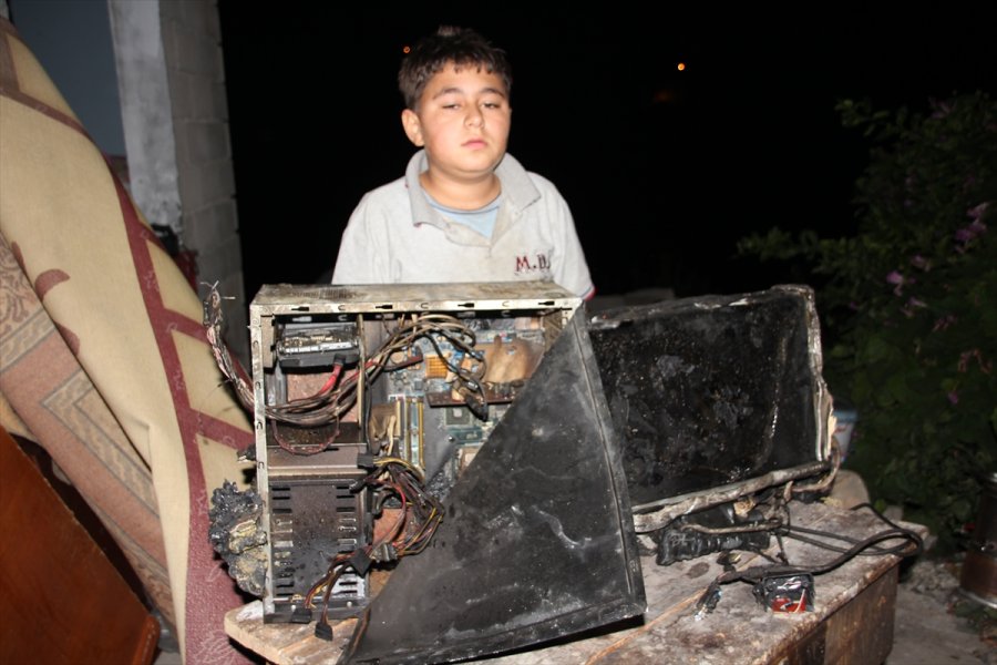 Mersin'de Yangında Evleri Kullanılamaz Hale Gelen Aile Destek Bekliyor