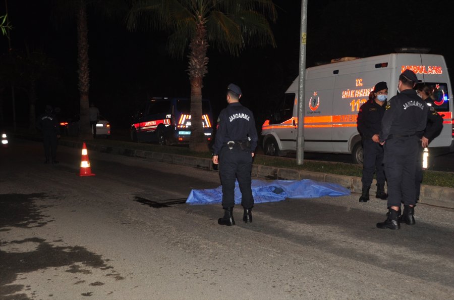 Antalya'da Devrilen Motosikletin Sürücü Hayatını Kaybetti