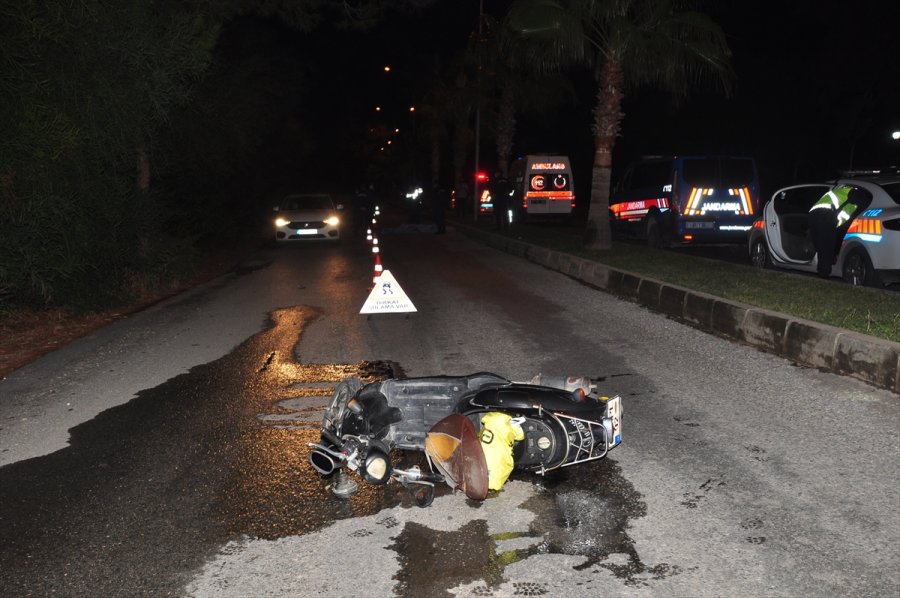 Antalya'da Devrilen Motosikletin Sürücü Hayatını Kaybetti