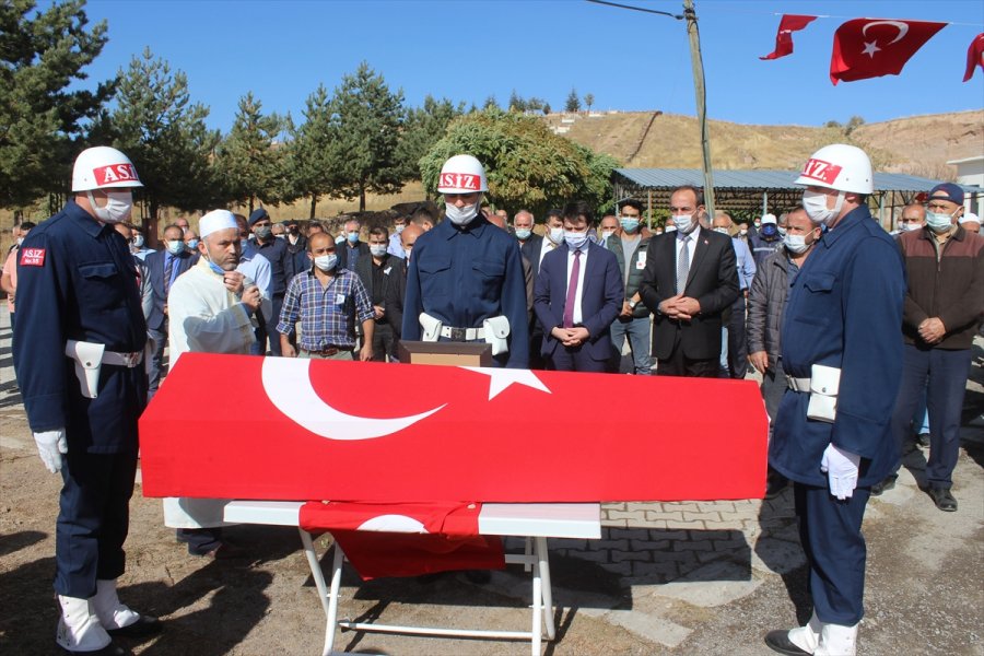 Kalp Krizi Geçirerek Hayatını Kaybeden Asker Tomarza'da Toprağa Verildi