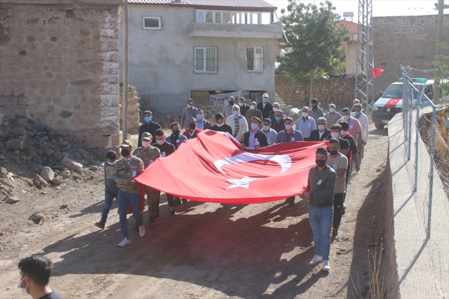 Kalp Krizi Geçirerek Hayatını Kaybeden Asker Tomarza'da Toprağa Verildi