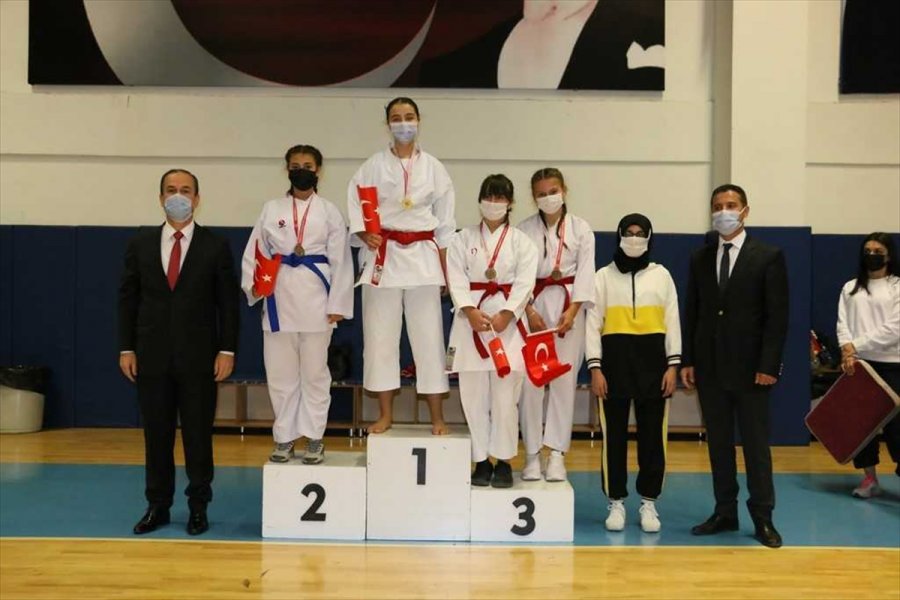 Konya'da 29 Ekim Cumhuriyet Bayramı Karate İl Şampiyonası Tamamlandı