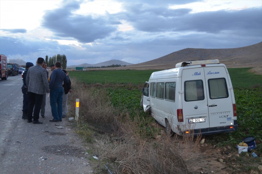 Konya'da Tarım İşçilerini Taşıyan Minibüs İle Otomobil Çarpıştı: 1 Ölü, 15 Yaralı