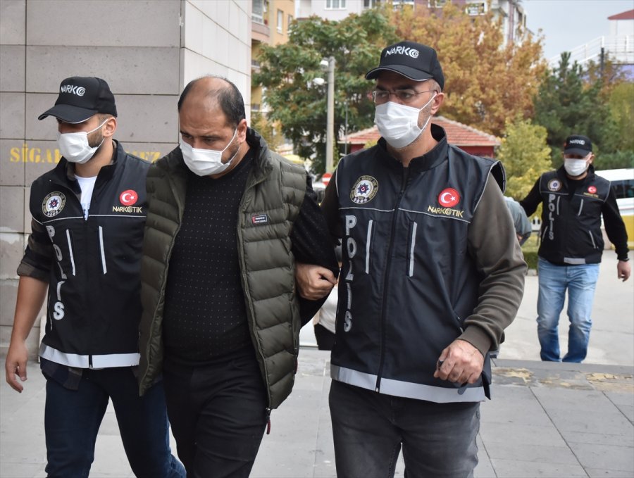 Polise Yakalanmamak İçin Kamera Sistemi Kuran 5 Uyuşturucu Şüphelisi Tutuklandı