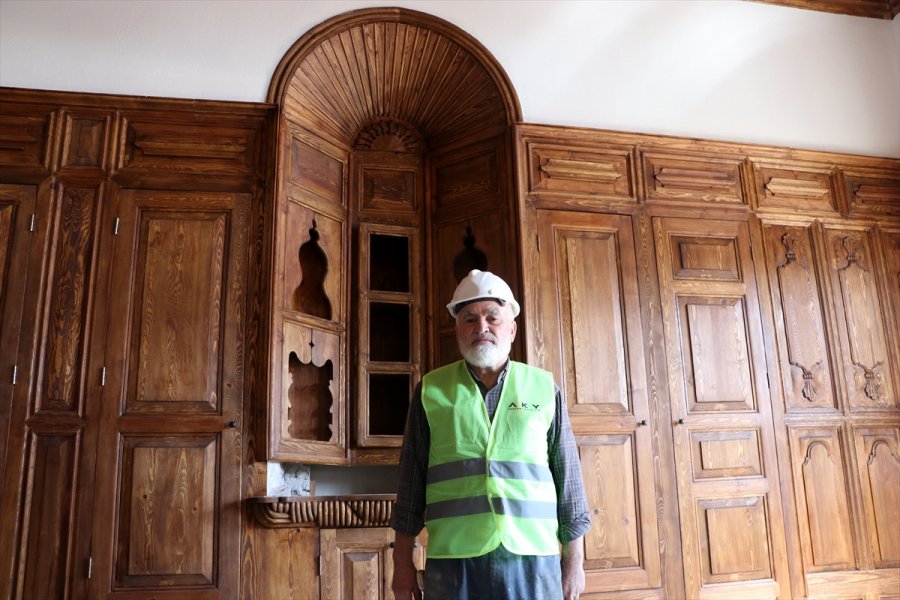 Tarihi Yapılardaki Ahşap Eserlere Yeniden Hayat Veriyor