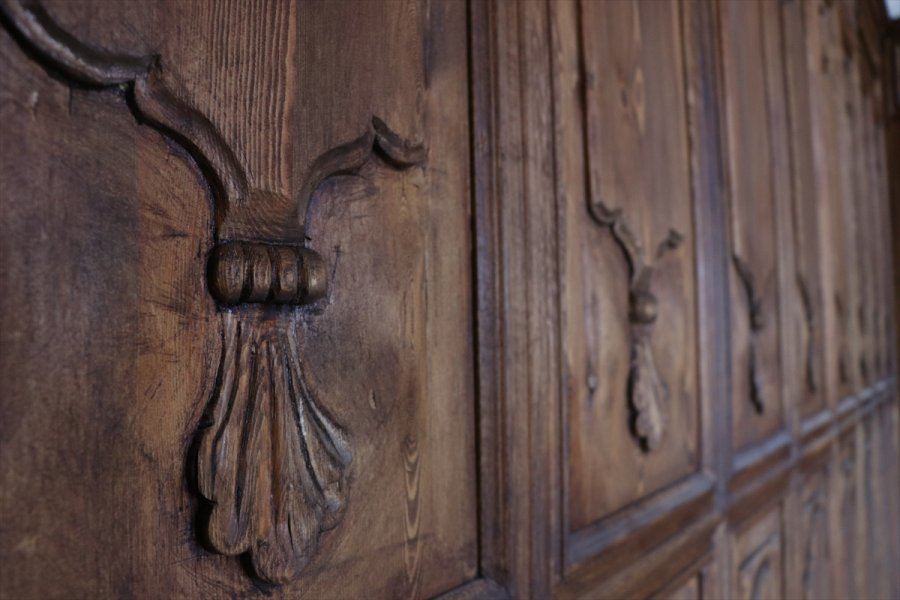 Tarihi Yapılardaki Ahşap Eserlere Yeniden Hayat Veriyor