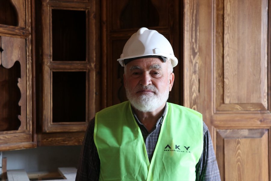Tarihi Yapılardaki Ahşap Eserlere Yeniden Hayat Veriyor
