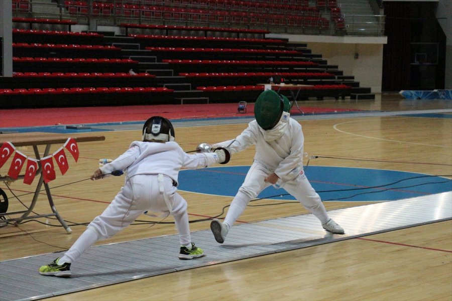 Eskrimde 10-12-14 Yaş Altı Epe Açık Turnuvası, Konya'da Sona Erdi