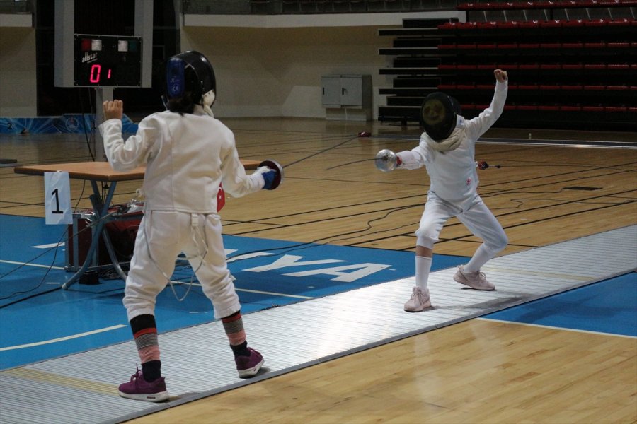 Eskrimde 10-12-14 Yaş Altı Epe Açık Turnuvası, Konya'da Sona Erdi