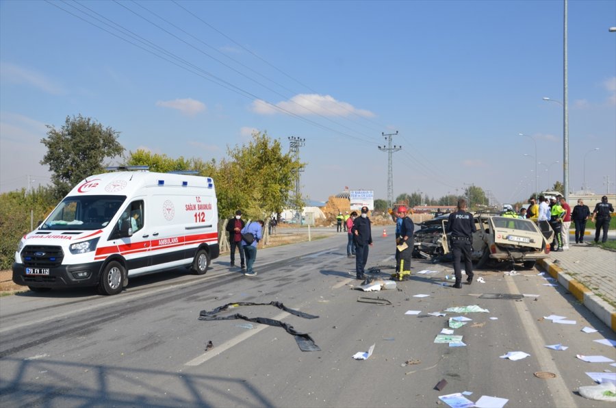 Karaman'da İki Otomobil Çarpıştı: 5 Yaralı