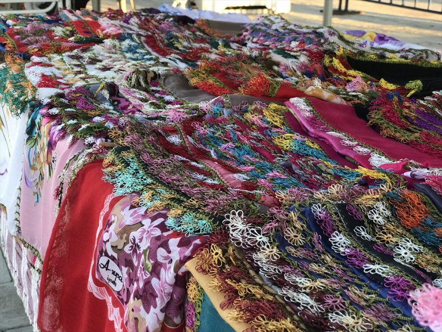 El Emeği Ürünleriyle Ev Ekonomisine Destek Oluyor