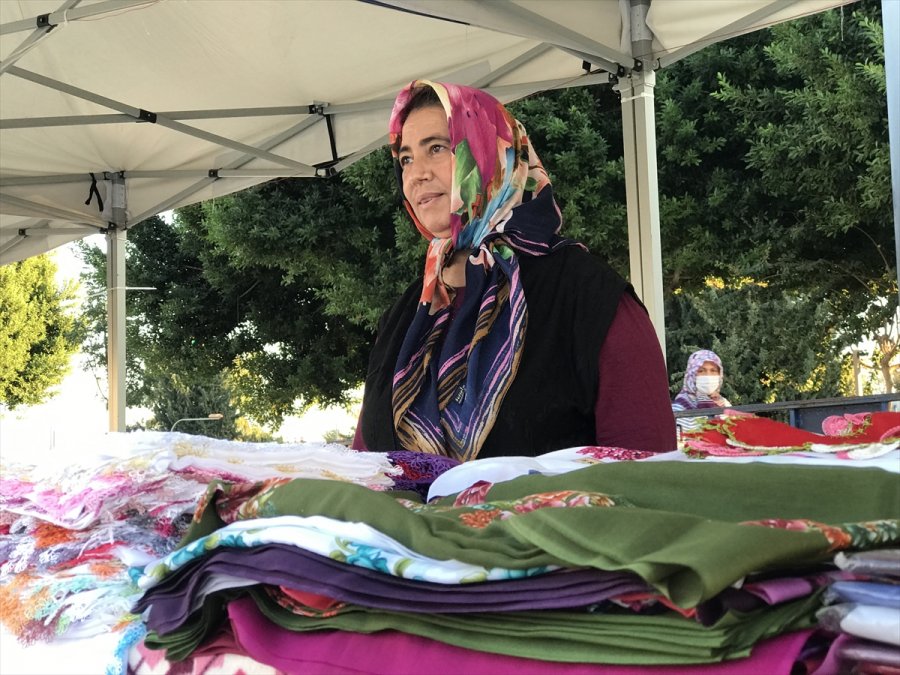 El Emeği Ürünleriyle Ev Ekonomisine Destek Oluyor