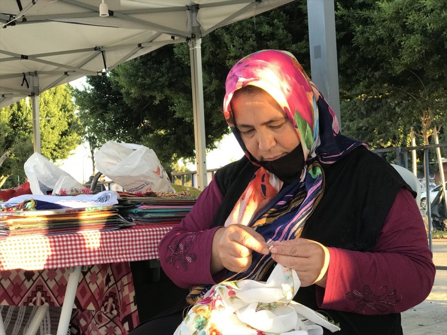 El Emeği Ürünleriyle Ev Ekonomisine Destek Oluyor