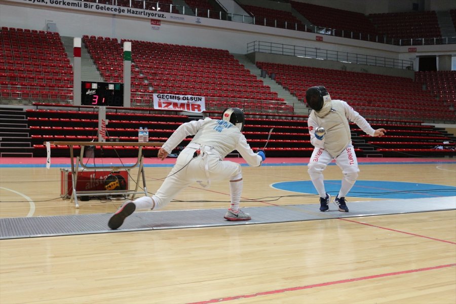 Eskrimde Veteranlar Türkiye Şampiyonası Yapıldı