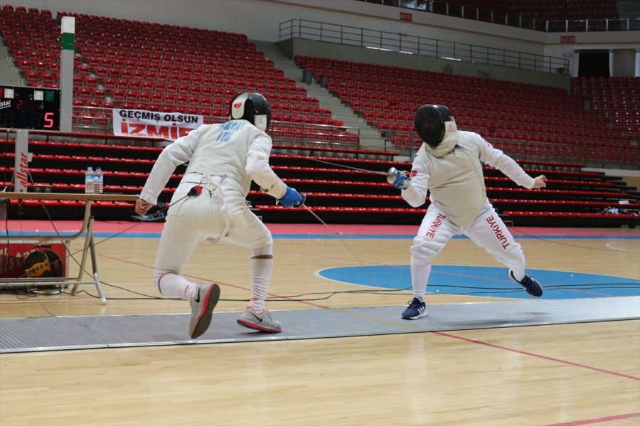 Eskrimde Veteranlar Türkiye Şampiyonası Yapıldı