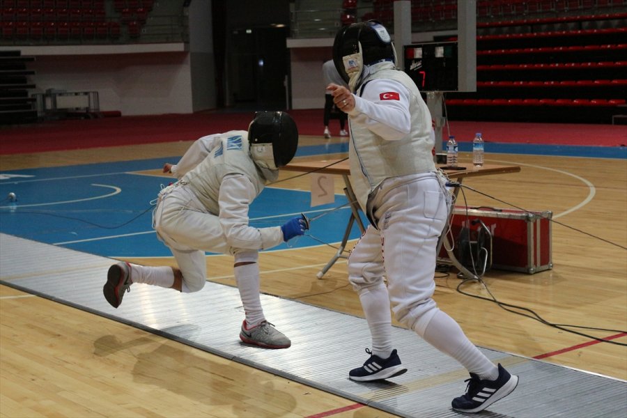 Eskrimde Veteranlar Türkiye Şampiyonası Yapıldı