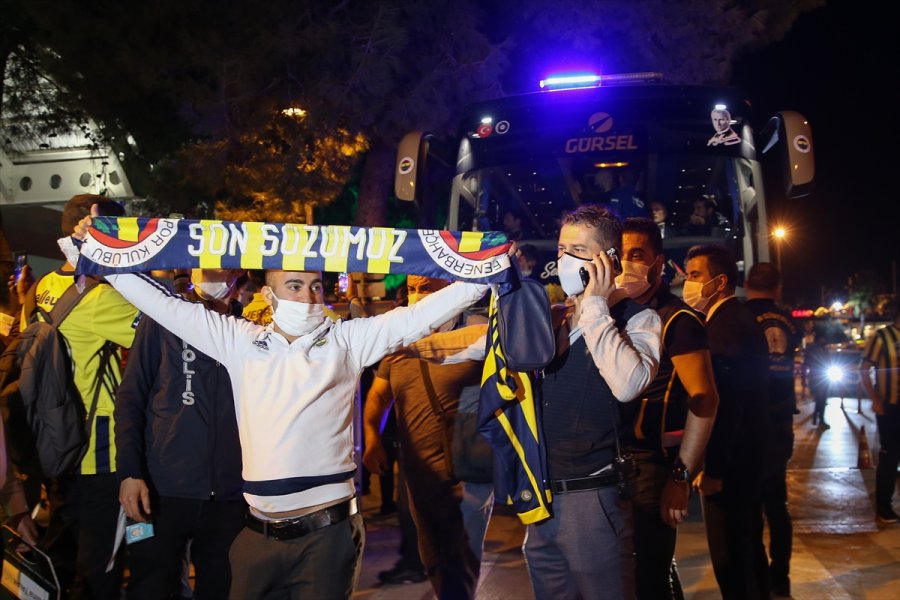 Fenerbahçe Kafilesi Antalya'ya Geldi