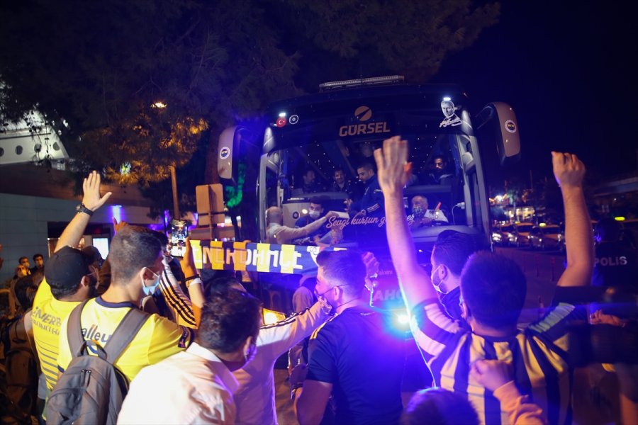 Fenerbahçe Kafilesi Antalya'ya Geldi