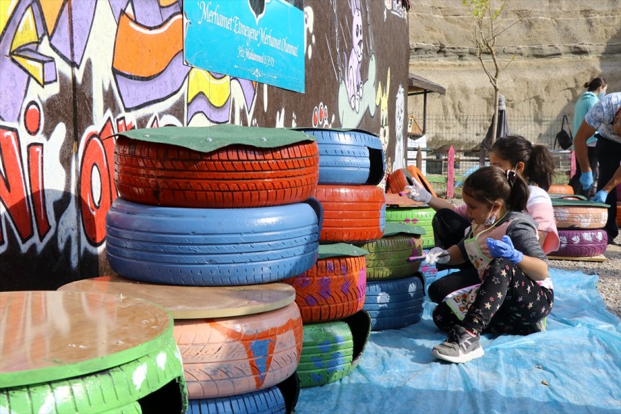 Kayseri'de Hurda Otomobil Lastiklerinden Kediler İçin Yuva Yaptılar