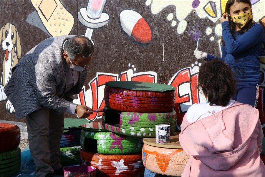 Kayseri'de Hurda Otomobil Lastiklerinden Kediler İçin Yuva Yaptılar