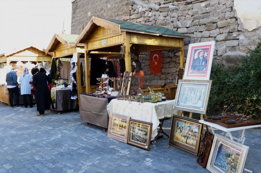 Kayseri'de Kadın Üretici Pazarı Açıldı