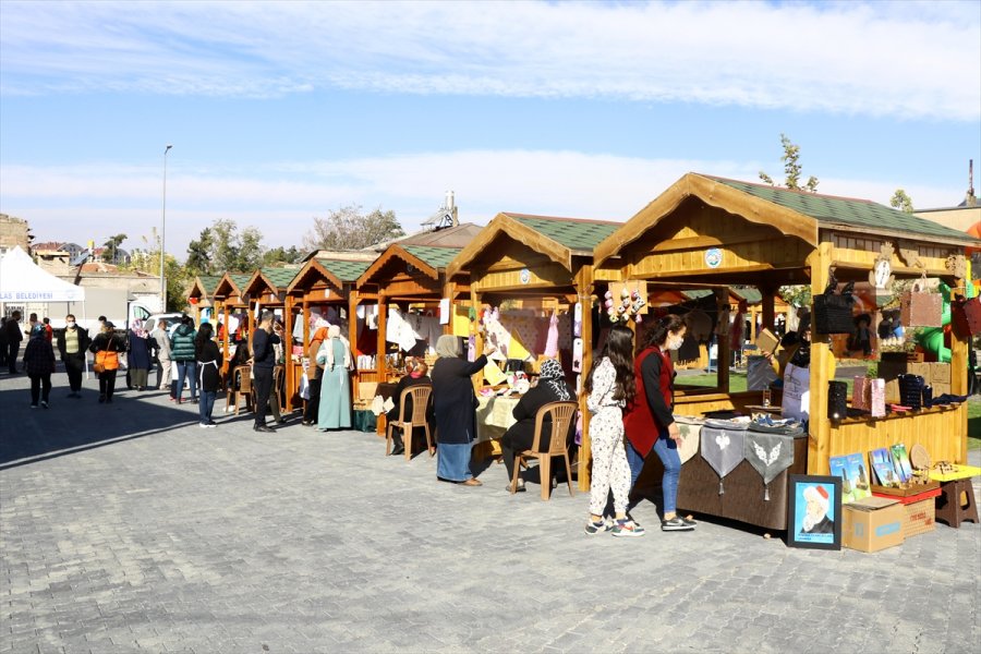 Kayseri'de Kadın Üretici Pazarı Açıldı