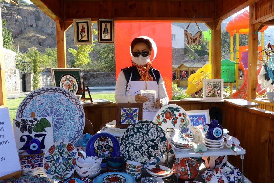 Kayseri'de Kadın Üretici Pazarı Açıldı