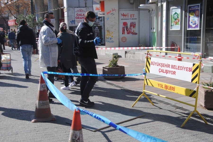 Eskişehir'de Ensesine Binadan Tahta Parçası Düşen Kişi Yaralandı