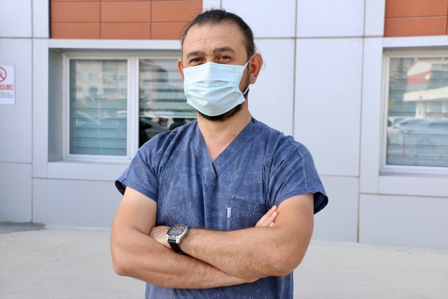 Kovid-19'dan Hayatını Kaybeden Sağlık Çalışanlarının Çocukları İçin Türkü Seslendirdiler