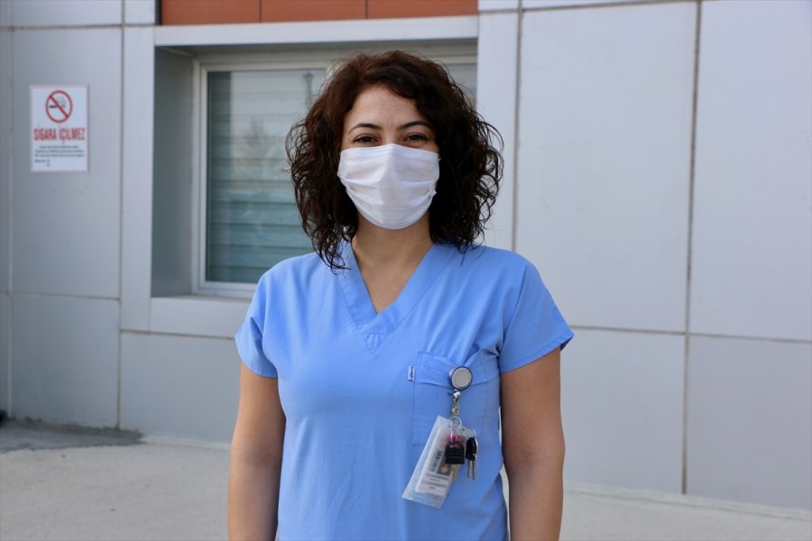 Kovid-19'dan Hayatını Kaybeden Sağlık Çalışanlarının Çocukları İçin Türkü Seslendirdiler