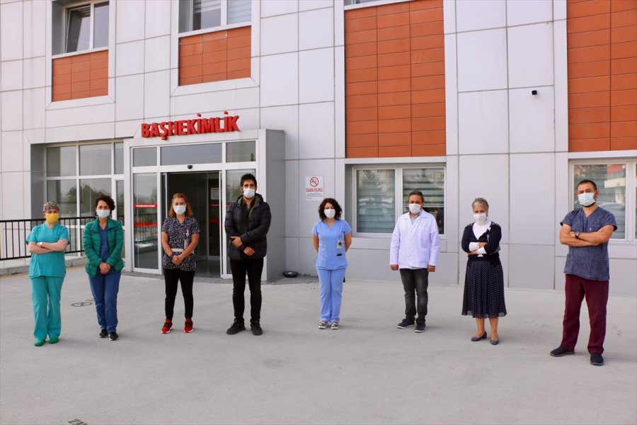 Kovid-19'dan Hayatını Kaybeden Sağlık Çalışanlarının Çocukları İçin Türkü Seslendirdiler