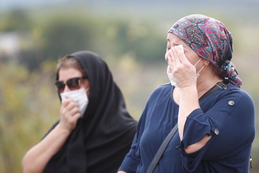 Ankara'da Bir Otelin 5'inci Katından Düşerek Ölen Genç Kızın Cenazesi Antalya'da Toprağa Verildi