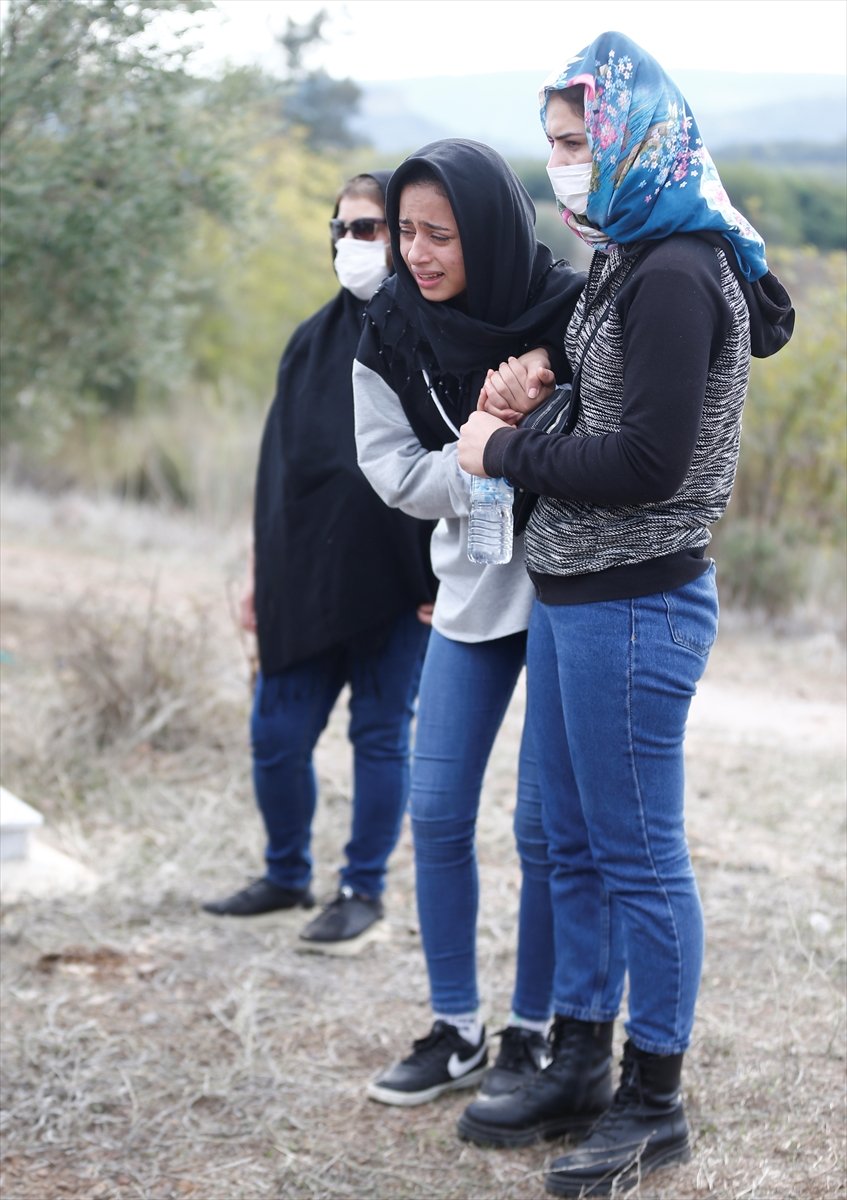 Ankara'da Bir Otelin 5'inci Katından Düşerek Ölen Genç Kızın Cenazesi Antalya'da Toprağa Verildi